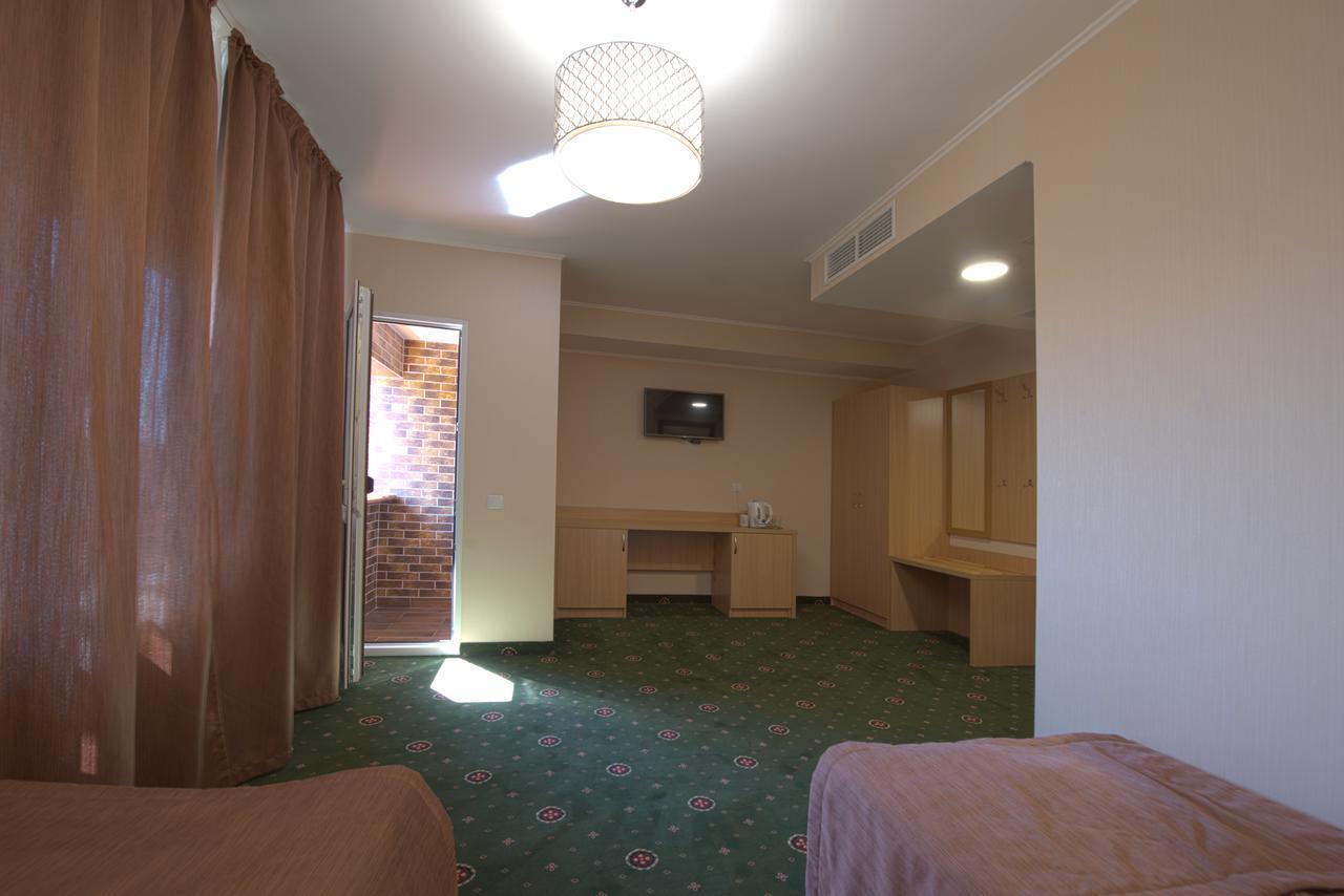 Advenus Hotel Lviv Dış mekan fotoğraf