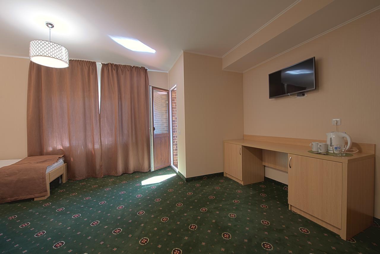 Advenus Hotel Lviv Dış mekan fotoğraf