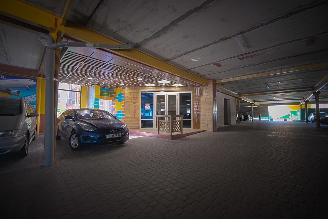 Advenus Hotel Lviv Dış mekan fotoğraf